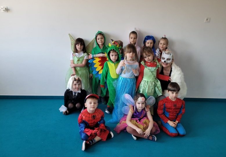 wspólne zdjęcie dzieciaków